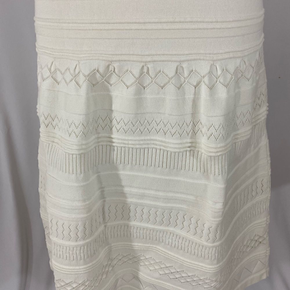 Lauren Sleeveless Dress - Picture 4 of 8